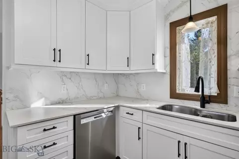 Kitchen - 66 Bridle Bit Loop, Clancy, MT 59634 photo 2 of 4