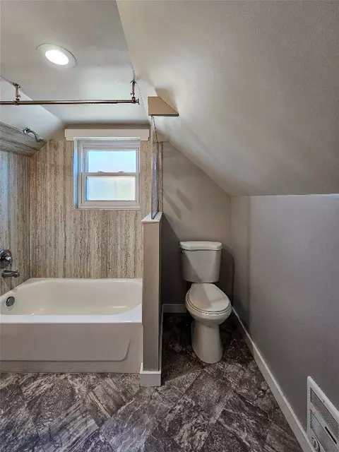 Bath - 412 E 4th, Big Timber, MT 59011 photo 4 of 6