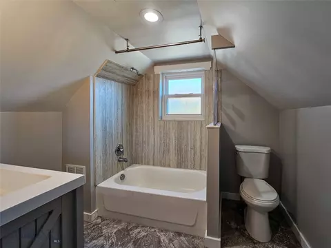 Bath - 412 E 4th, Big Timber, MT 59011 photo 3 of 6