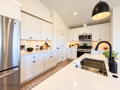 Kitchen - 515 Wise Way, Belgrade, MT 59714 photo 2 of 5