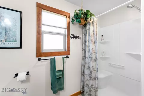 Bath - 616 W Adams St, Three Forks, MT 59752 photo 2 of 5