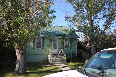 628 4th St W, Hardin, MT 59034 photo 1