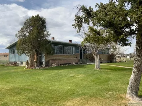 1221 4th St W, Roundup, MT 59072 photo 1