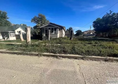623 E Towne St, Glendive, MT 59330 photo 1