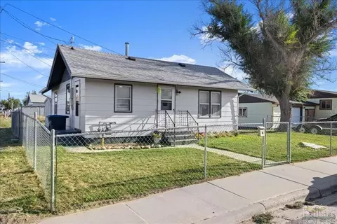 117 6th St E, Hardin, MT 59034 photo 1