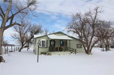 425 E 8th St, Hardin, MT 59034 photo 1