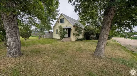 103 N Central Ave, Fairview, MT 59221