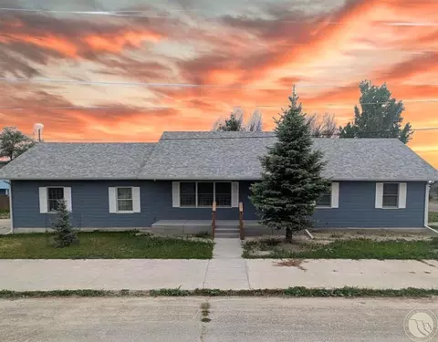 516 9th Ave W, Roundup, MT 59072 photo 1
