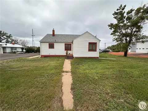 131 S 1st St W, Baker, MT 59313