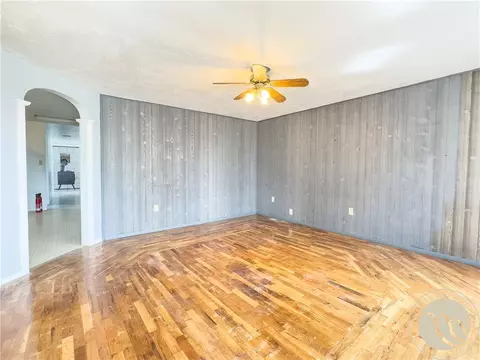 Living - 833 S 2nd St S, Hardin, MT 59034 photo 2 of 2