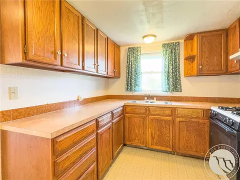 Kitchen - 833 S 2nd St S, Hardin, MT 59034 photo 2 of 3