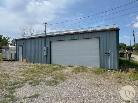 Exterior - 833 S 2nd St S, Hardin, MT 59034 photo 2 of 10