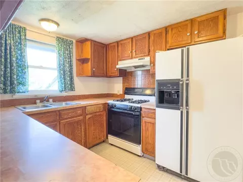 Kitchen - 833 S 2nd St S, Hardin, MT 59034 photo 3 of 3