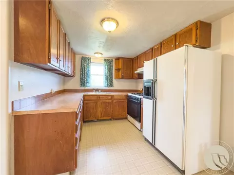Kitchen - 833 S 2nd St S, Hardin, MT 59034 photo 1 of 3