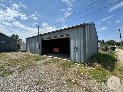 Exterior - 833 S 2nd St S, Hardin, MT 59034 photo 3 of 10