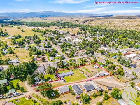 12 Avis St, Absarokee, MT 59001