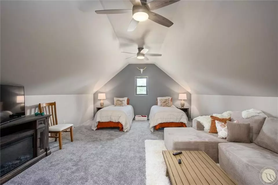 Bedroom - 50 Pleasant Grove Rd, Roundup, MT 59072 photo 2 of 3