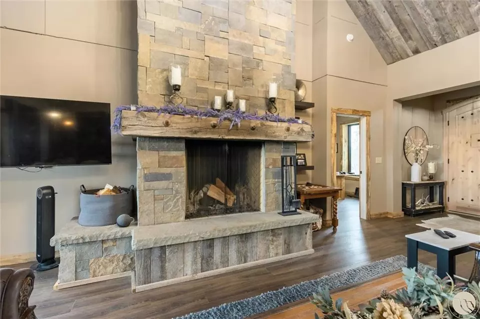 Living - 50 Pleasant Grove Rd, Roundup, MT 59072 photo 5 of 6