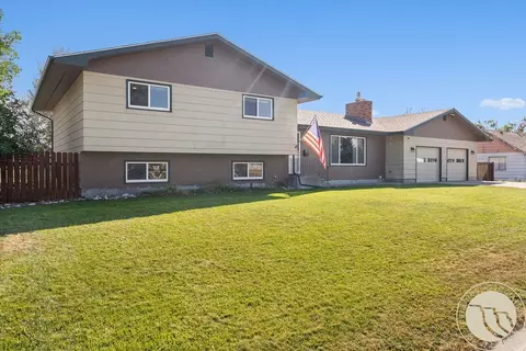 820 1st St S, Hardin, MT 59034