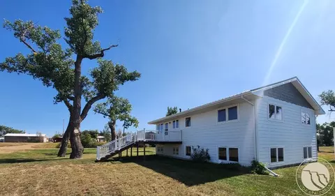 702 Kramer St, Jordan, MT 59337