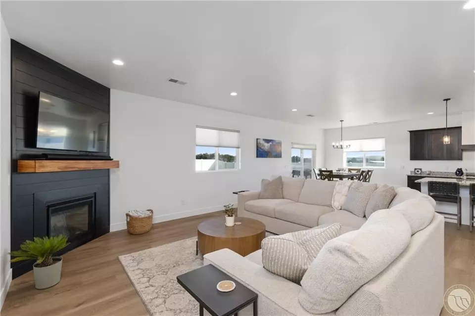Living - 613 Candle Light Ln, Billings, MT 59106 photo 1 of 3