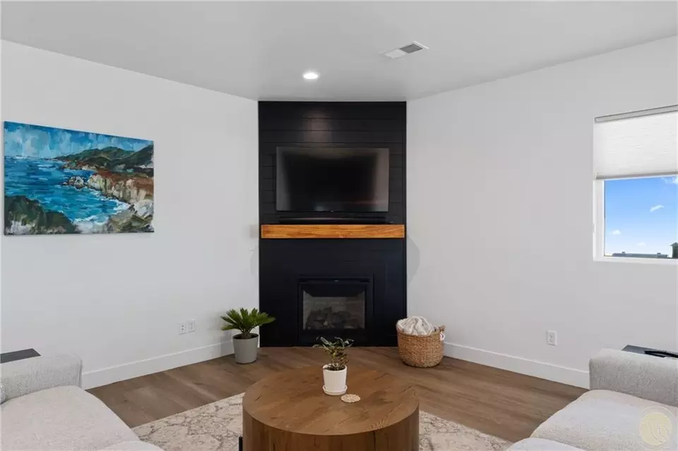 Living - 613 Candle Light Ln, Billings, MT 59106 photo 2 of 3