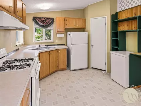 Kitchen - 37 Barham Rd, Columbus, MT 59019 photo 3 of 3