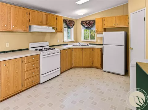 Kitchen - 37 Barham Rd, Columbus, MT 59019 photo 2 of 3