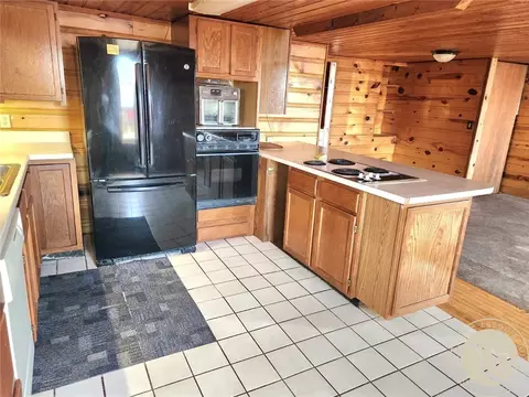 Kitchen - 9705 Shepherd Rd, Shepherd, MT 59079 photo 2 of 4