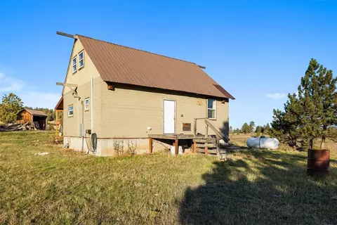 Exterior - 9 Lost Cache Rd, Columbus, MT 59019 photo 6 of 8