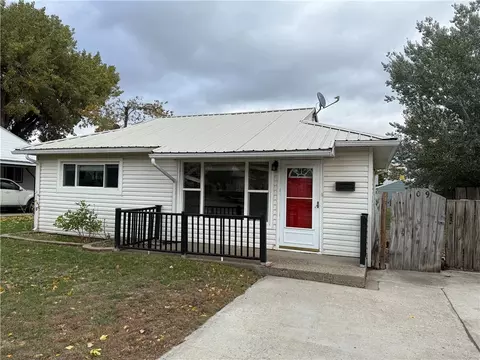 109 2nd St, Glendive, MT 59330