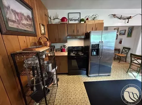 Kitchen - 345 N 3rd St, Columbus, MT 59019 photo 3 of 5