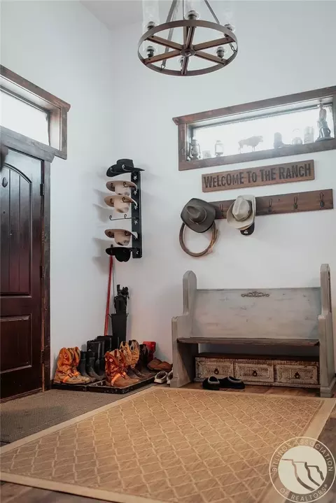Entry Way - 154 Old Divide Rd, Roundup, MT 59072 photo 4 of 6