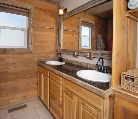 Bath - 4909 Warren Loop, Hardin, MT 59034 photo 1 of 2