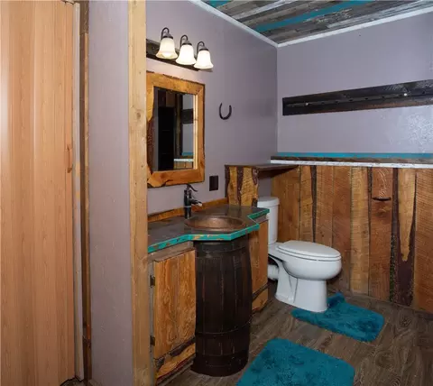 Bath - 4909 Warren Loop, Hardin, MT 59034 photo 2 of 2