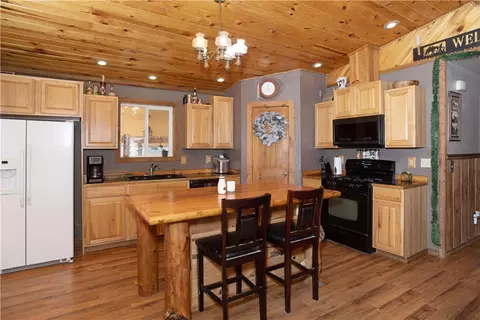 Kitchen - 4909 Warren Loop, Hardin, MT 59034 photo 3 of 4