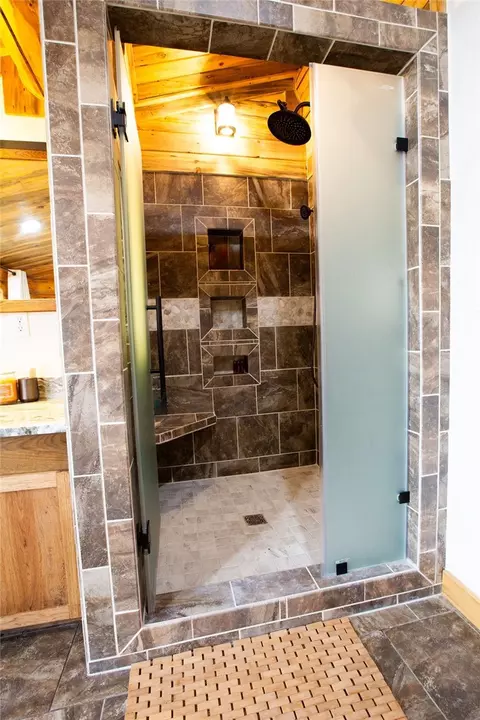 Bath - 65 Spires View Ln, Belfry, MT 59008 photo 5 of 5