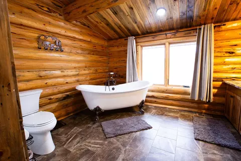 Bath - 65 Spires View Ln, Belfry, MT 59008 photo 3 of 5