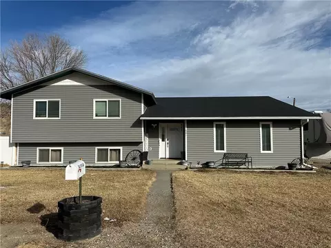 601 W Park Ave, Bridger, MT 59014