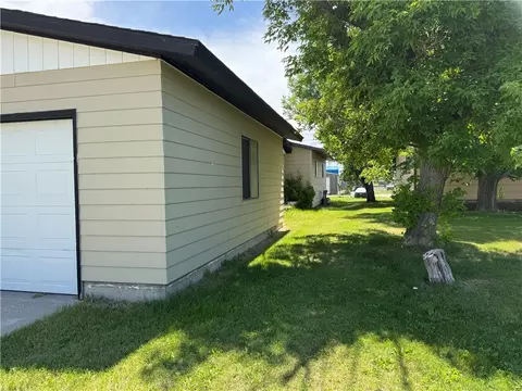 Exterior - 915 E 2nd, Big Timber, MT 59011 photo 4 of 5