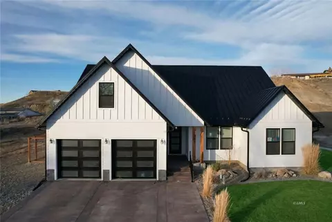 211 Georgetown Dr, Glendive, MT 59330