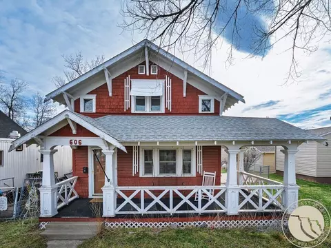 606 3rd St W, Roundup, MT 59072