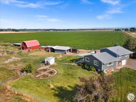 1794 N 4th Rd, Huntley, MT 59037
