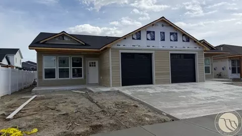 1127 1129 Buffalo Crossing Dr, Billings, MT 59106