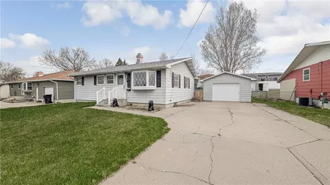 131 Maple Ave, Glendive, MT 59330