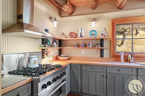 Kitchen - 7 Eagle Trl, Fishtail, MT 59028 photo 4 of 4
