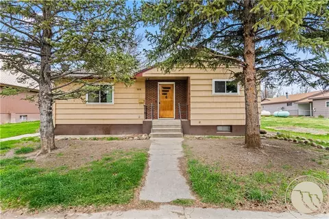 1015 1st St W, Roundup, MT 59072