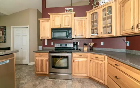 Kitchen - 2175 Saddleback Dr, Laurel, MT 59044 photo 3 of 4