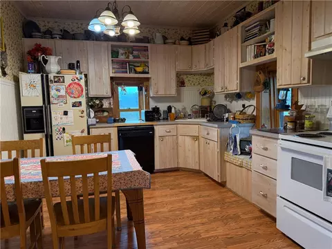Kitchen - 185 Howie Rd, Big Timber, MT 59011 photo 1 of 3