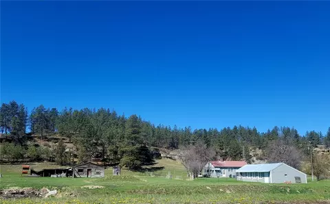 32 Montana St #32, Roundup, MT 59072